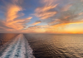 Un viaggio incentive su una nave da crociera diretta verso località splendide.